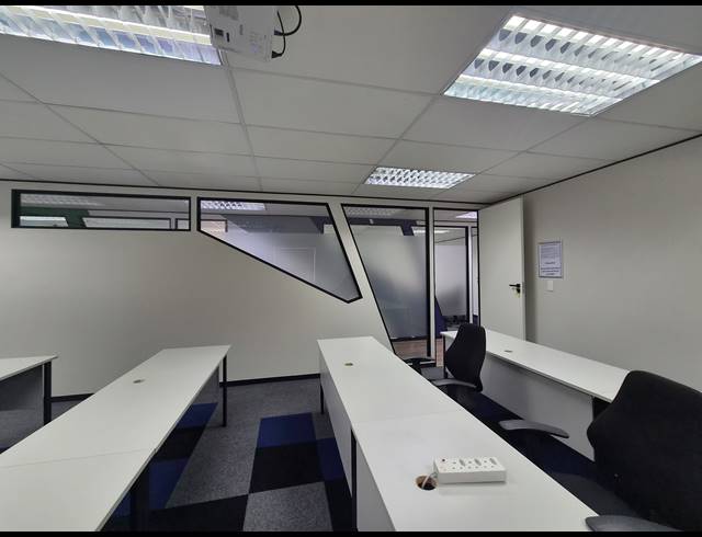 609M² OFFICE TO LET IN HALFWAY GARDENS